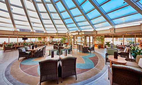 An Bord der Queen Elizabeth Garden Lounge