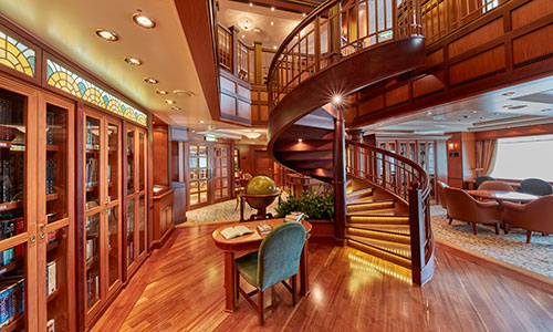 An Bord der Queen Elizabeth Bibliothek