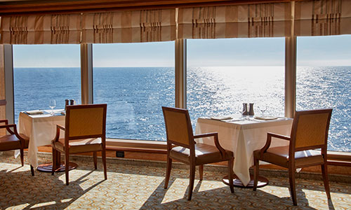 An Bord der Queen Elizabeth Smokehouse