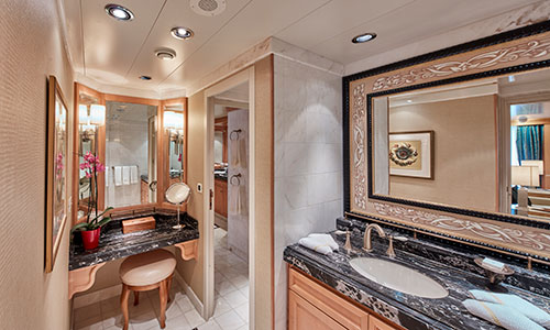 Badezimmer in der Grand Suite auf der Queen Elizabeth