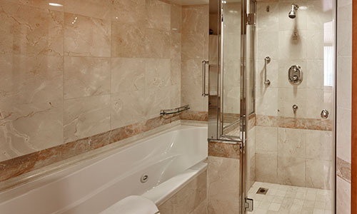 Badezimmer im Queens Penthaus auf der Queen Elizabeth