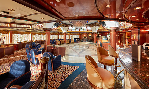 An Bord der Queen Elizabeth Yacht Club