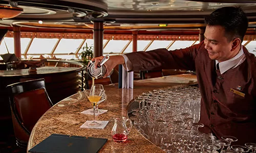 Bar im Commodore Club auf der Queen Victoria