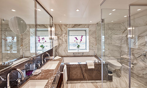 Queens Grand Suite Baderaum auf der Queen Victoria