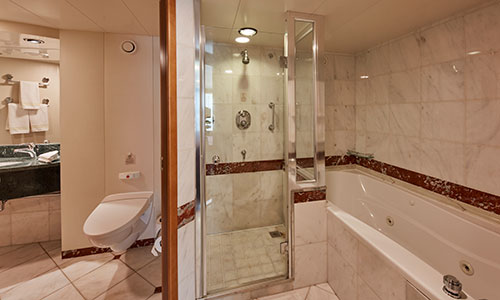 Badezimmer Queens Penthaus auf der Queen Victoria