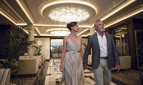 Atrium an Bord der Seven Seas Explorer