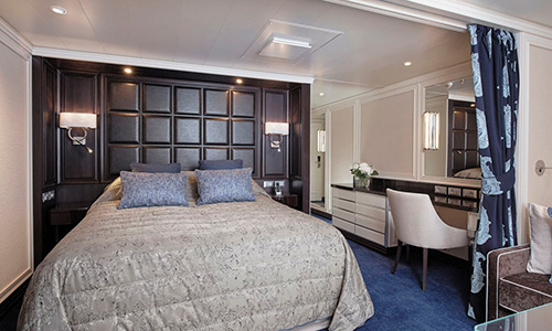 Schlafbereich und Frisiertisch in der Concierge Suite