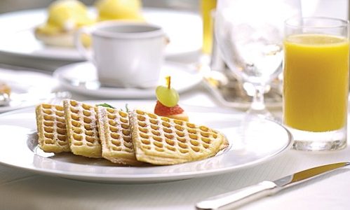 Spezialitäten Speisen in der Suite - Room Service auf dem Kreuzfahrtschiff Seven Seas Navigator