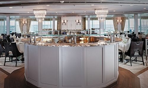 Blick ins Restaurant La Veranda auf dem Luxuskreuzfahrtschiff Seven Seas Navigator