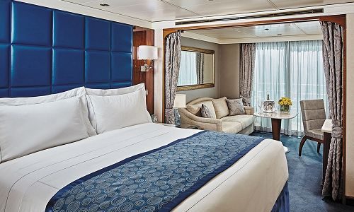 Deluxe Veranda Suite Schlaf-und Wohnbereich auf dem Kreuzfahrtschiff Seven Seas Navigator