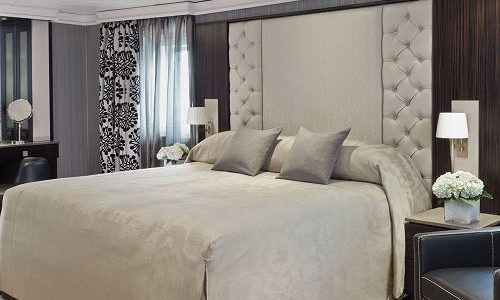 Schlafzimmer Master Suite auf dem Kreuzfahrtschiff Seven Seas Navigator