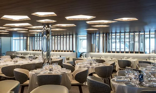 Restaurant Nuna auf Luxusexpeditionsschiff Charcot