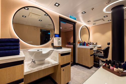 Beauty-Salon mit Frisiertisch