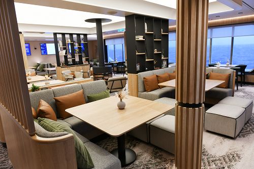 Club Lounge mit Blick aufs Meer