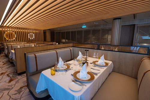 Sitzecken im Hauptrestaurant