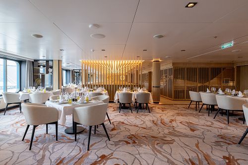 Blick ins Hauptrestaurant Swan auf der SH Minerva