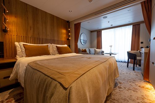 Kingsize Bett in der Balkonkabine