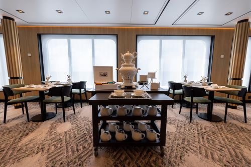 Teetime in der Club Lounge mit Blick nach draußen auf der SH Vega