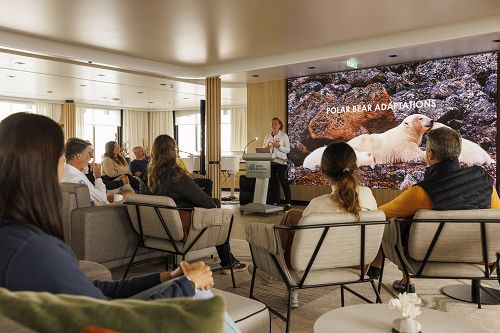 Vortrag Lektorin in der Observation Lounge