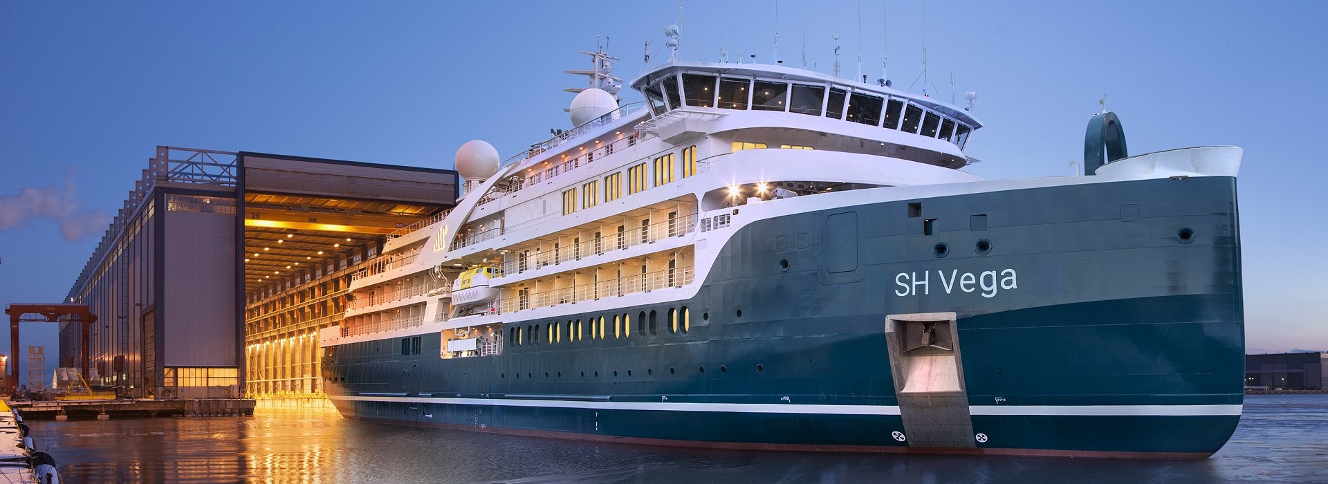 SH Vega Schiff von Swan Hellenic fährt aus dem Dock