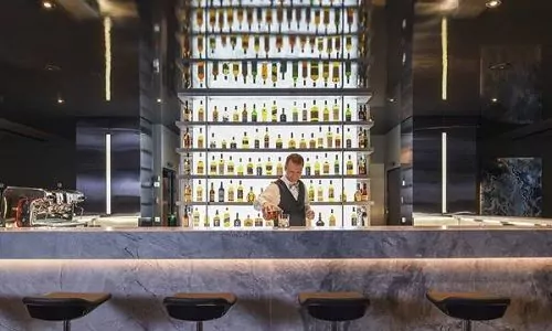 Bar auf dem Luxuskreuzfahrtschiff