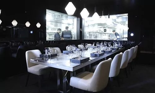 Speisen in kleinem Kreis am Chef's Table