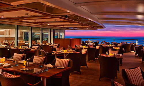 The Colonnade am aBend auf den Luxuskreuzfarhtschiffen Seabourn Encore und Ovation