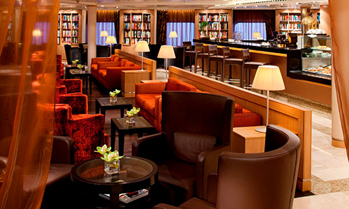 Square Bibliothek und gemütliches Cafe auf den Luxuskreuzfahrtschiffen Seabourn Odyssey, Seabourn Sojourn, Seabourn Quest