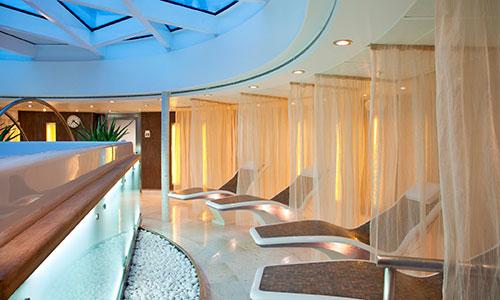 Spa mit Liegen auf den Luxuskreuzfahrtschiffen Seabourn Odyssey, Seabourn Sojourn, Seabourn Quest