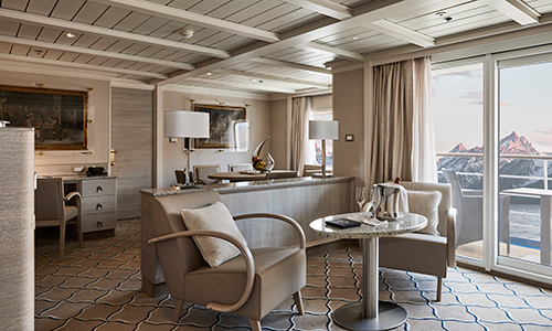 Owner Suite mit Blick auf Veranda auf dem Expeditionsschiff Silver Cloud