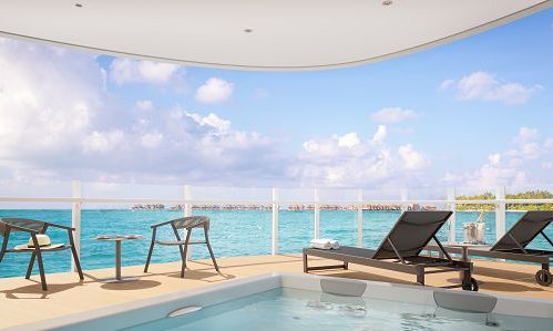 Jacuzzi und Blick aufs Meer auf der Terrasse in Otium Suite
