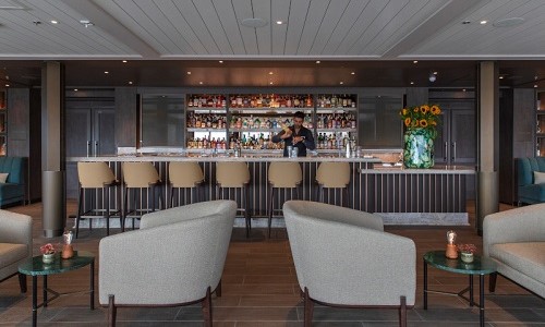 Salt Bar mit Sitzgruppe auf der Silver Nova