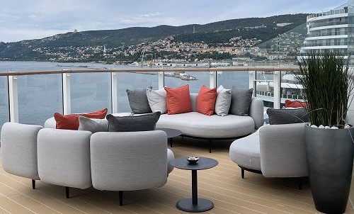 Sitzgruppe aussen in Panorama Lounge auf Silver Ray