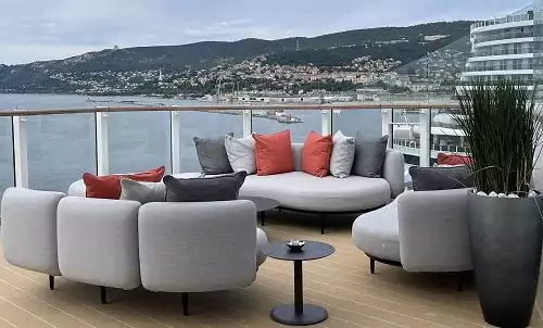 Sitzgruppe aussen in Panorama Lounge auf Silver Ray