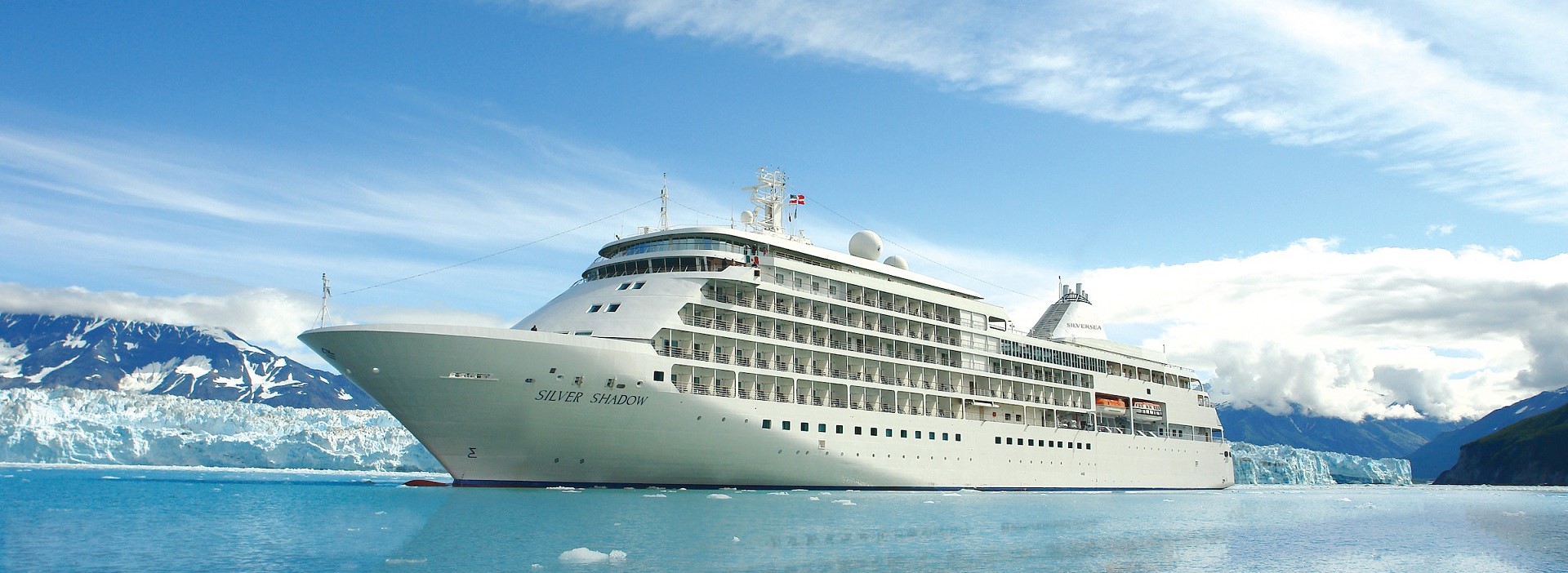 Sliver Shadow Kreuzfahrtschiff vor Gletscher