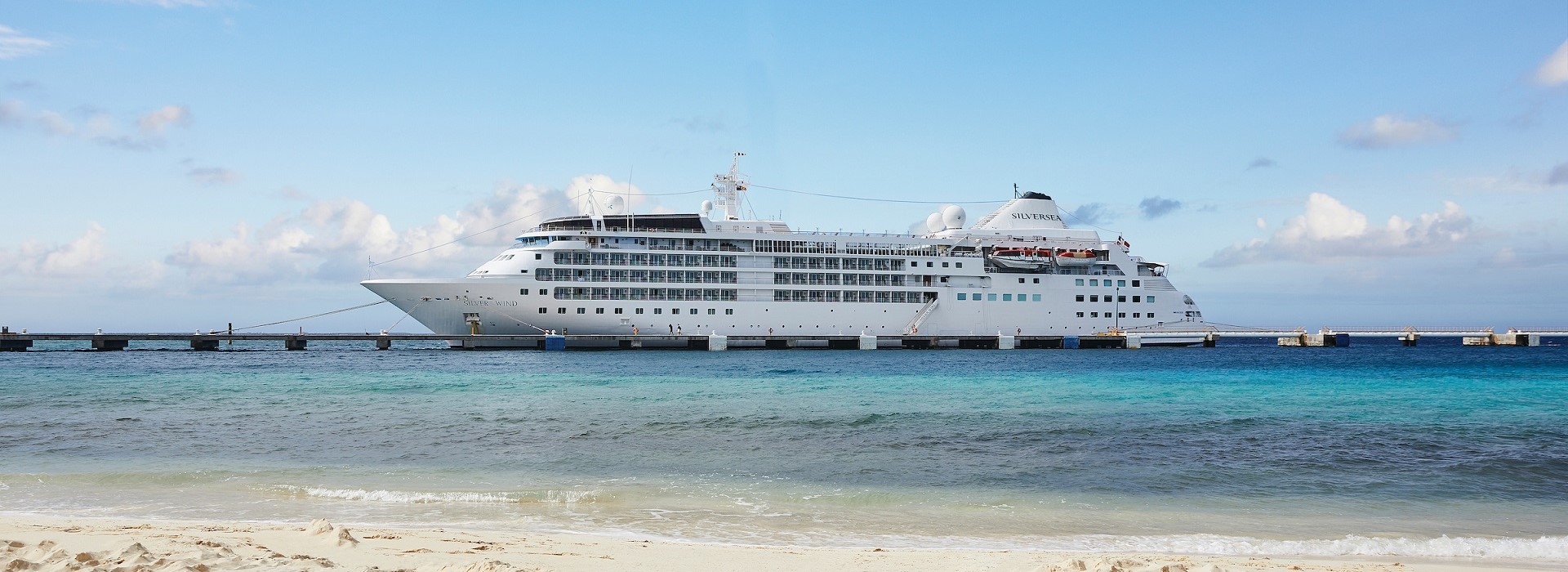 Silver Wind am Kai und Strand