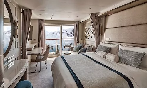Silver Endeavour Superior Suite mit Schlaf- und Sitzbereich