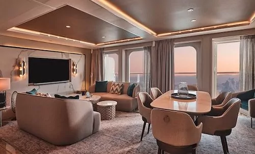 Silver Endeavour Grand Suite mit Wohnzimmer und Essbereich