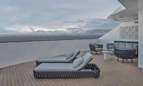Veranda der Grand Suite und Blick aufs Meer