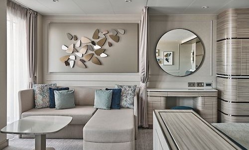 Silver Endeavour Silver Suite mit Sitzbereich und Schminktisch