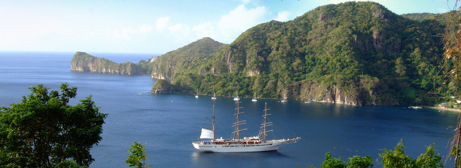 Segelschiff Sea Cloud in einer Bucht