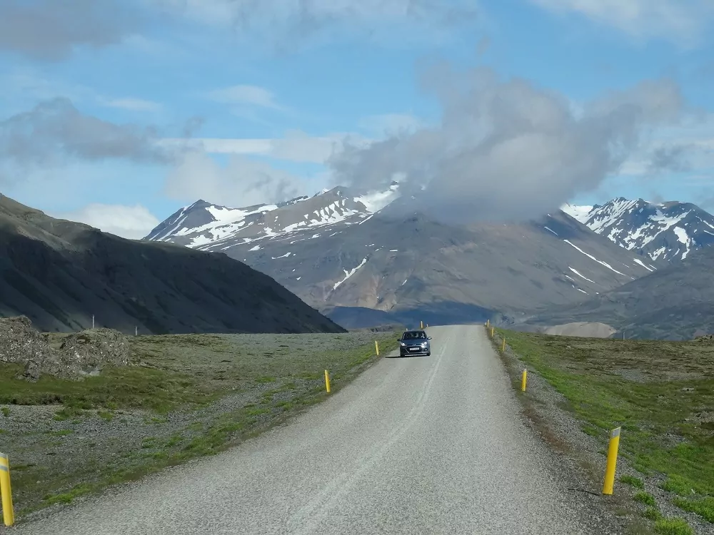 Mit dem Auto unterwegs in Island