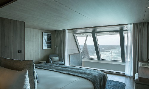 Schlafzimmer der Duplex Suite auf Luxusexpeditionsschiff Charcot