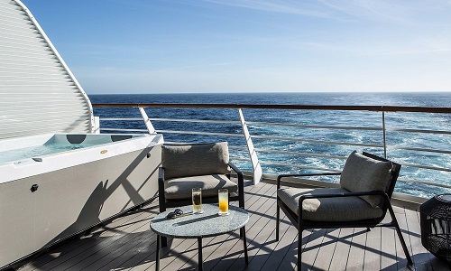 Balkon der Duplex Suite mit Whirlpool