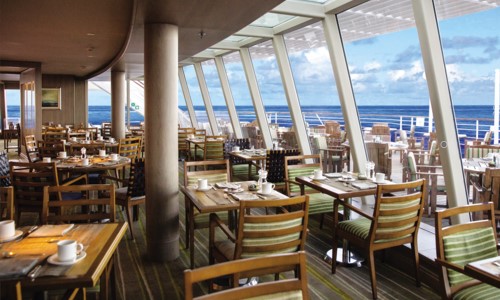 Restaurant Marketplace innen und Terrasse auf der Crystal Symphony