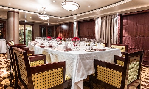 Weinverkostung und Speisen im Vintage Room