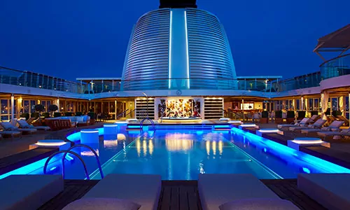 Pooldeck am Abend auf The World