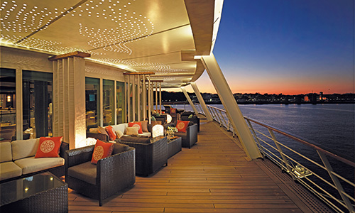 Horizon Lounge auf dem Luxuskreuzfahrtschiff Regent Seven Seas Voyager