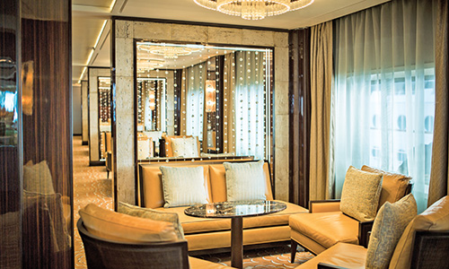 Horizon Lounge auf dem Luxuskreuzfahrtschiff Regent Seven Seas Voyager