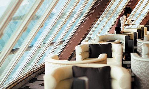 Observation Lounge auf dem Luxuskreuzfahrtschiff Regent Seven Seas Voyager